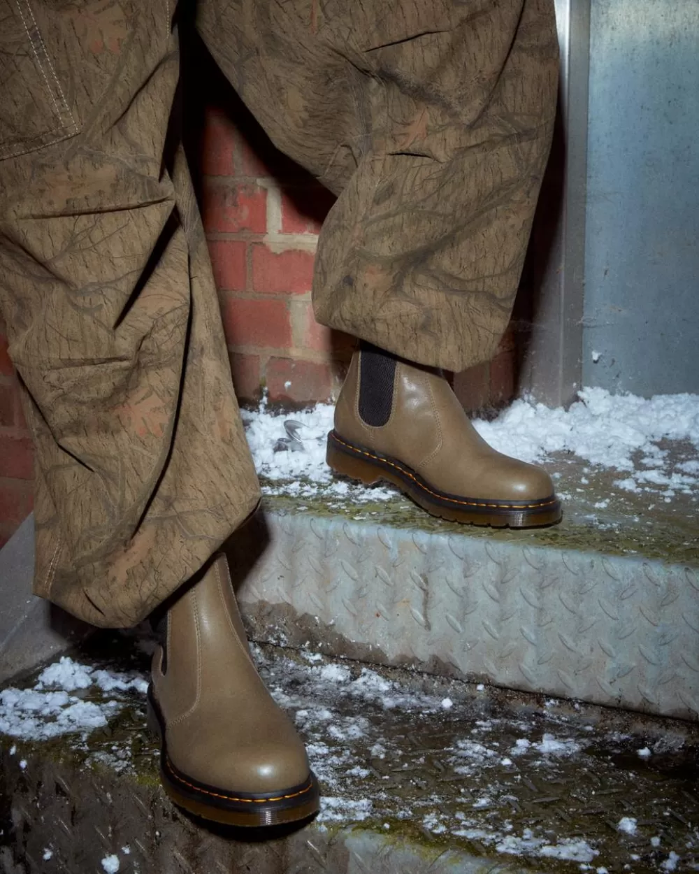 2976 Carrara Leather Chelsea -Bootsit*Dr. Martens Discount