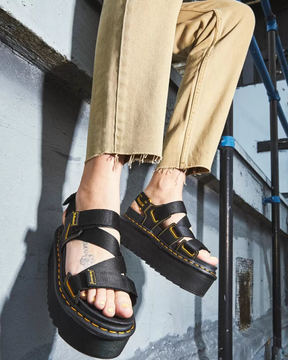 Kimber Logo Webbing -Remmisandaalit*Dr. Martens New