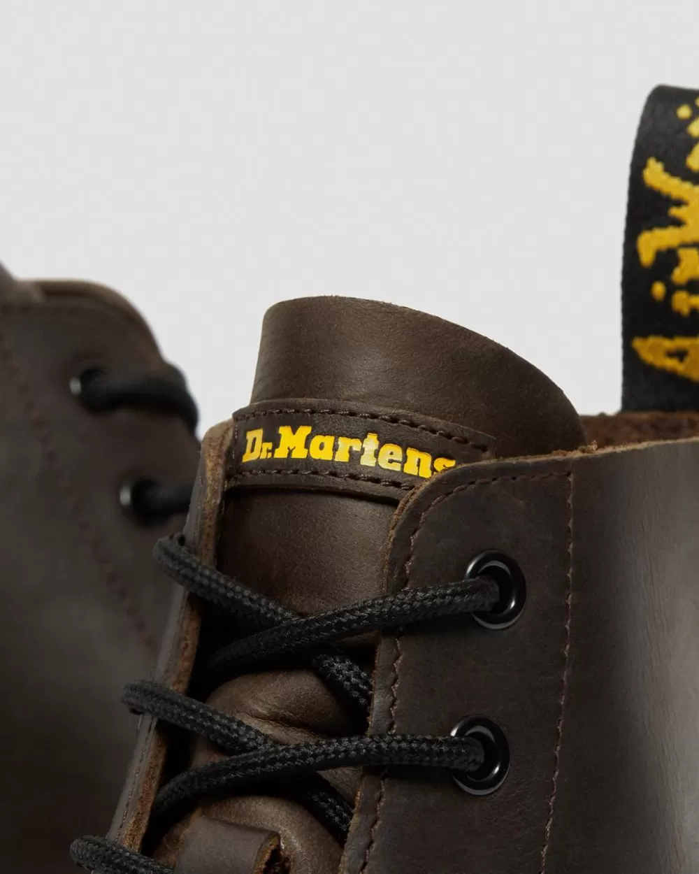 Thurston Crazy Horse Leather Chukka -Maiharit*Dr. Martens Fashion